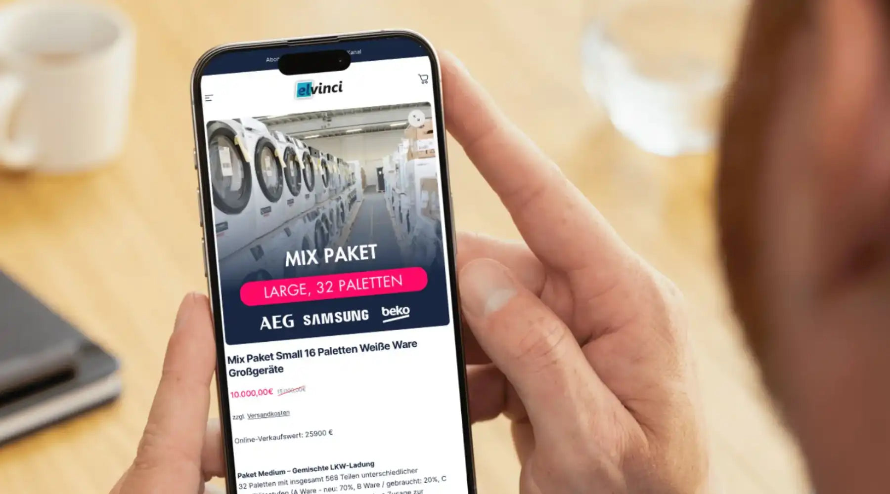 Palettierte Retourenware in einem Lager, bereit für den Versand – perfekt für den Retourenhandel im Online Shop.